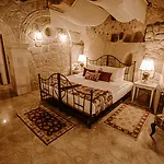 Tafoni Cave أورتاحصار